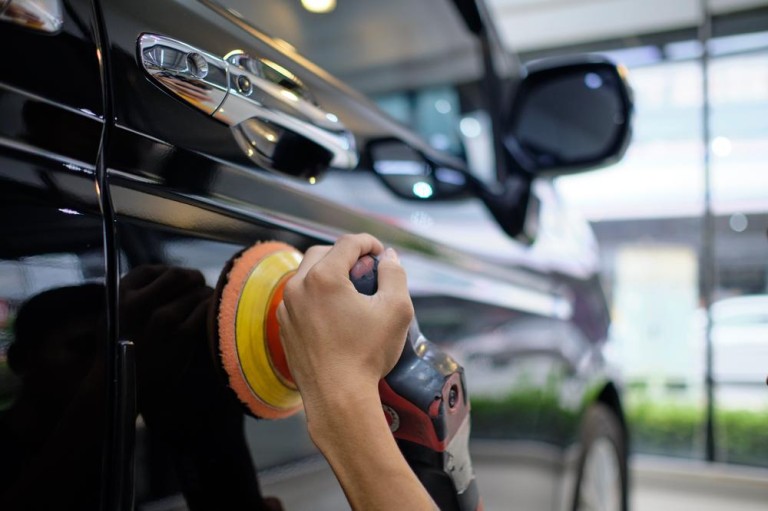 Lavage automobile à Épernay : manuel ou station, que choisir ?